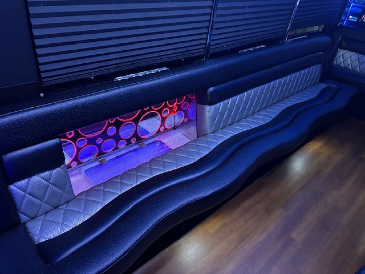Limo Bus for Sale in Wickliffe, OH - Photo 15