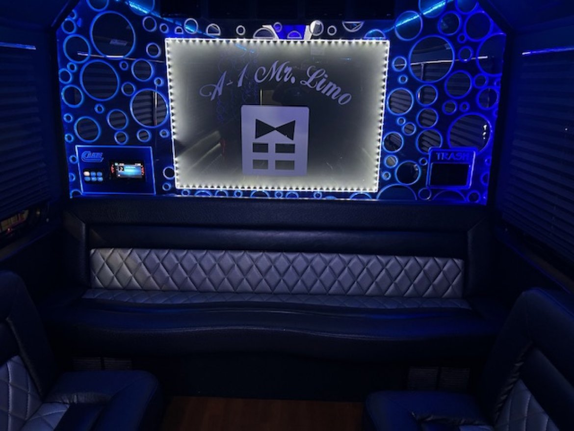 Limo Bus for Sale in Wickliffe, OH - Photo 16