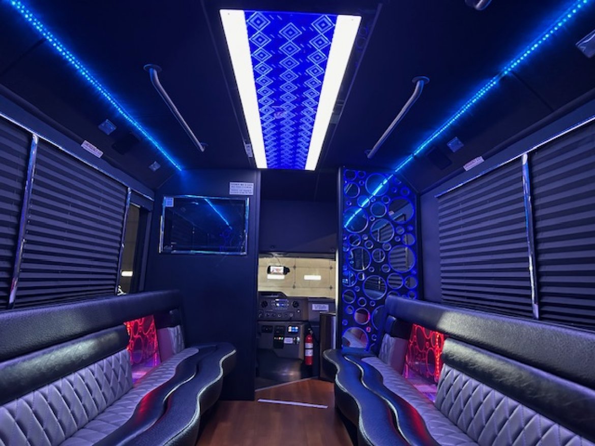 Limo Bus for Sale in Wickliffe, OH - Photo 17
