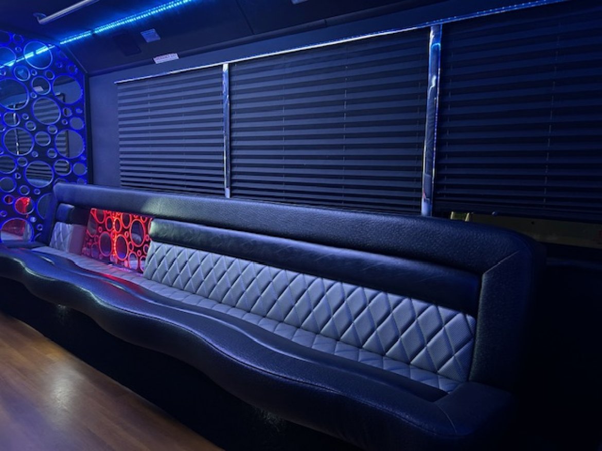 Limo Bus for Sale in Wickliffe, OH - Photo 18
