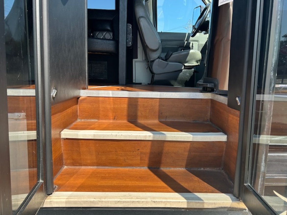 Limo Bus for Sale in Wickliffe, OH - Photo 22