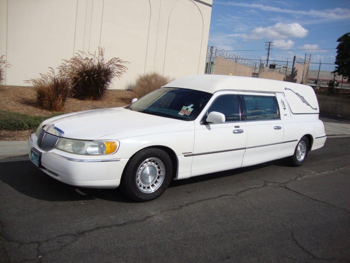 Photo of Funeral for sale: 2001 Lincoln Town Car by Miller Meteor