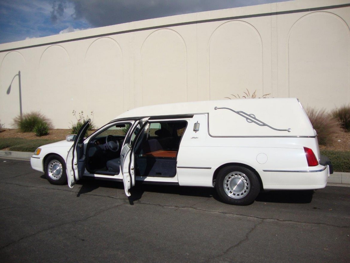 Photo of Funeral for sale: 2001 Lincoln Town Car by Miller Meteor