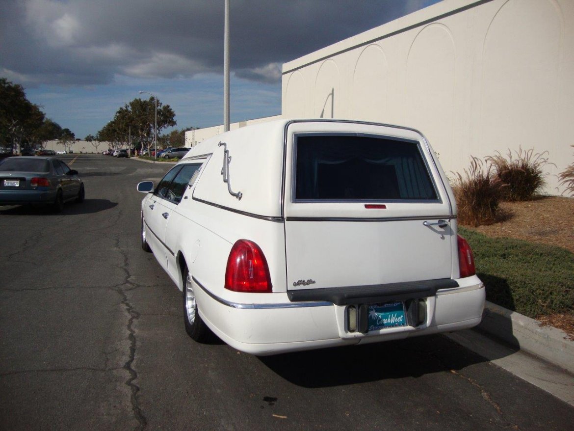 Photo of Funeral for sale: 2001 Lincoln Town Car by Miller Meteor