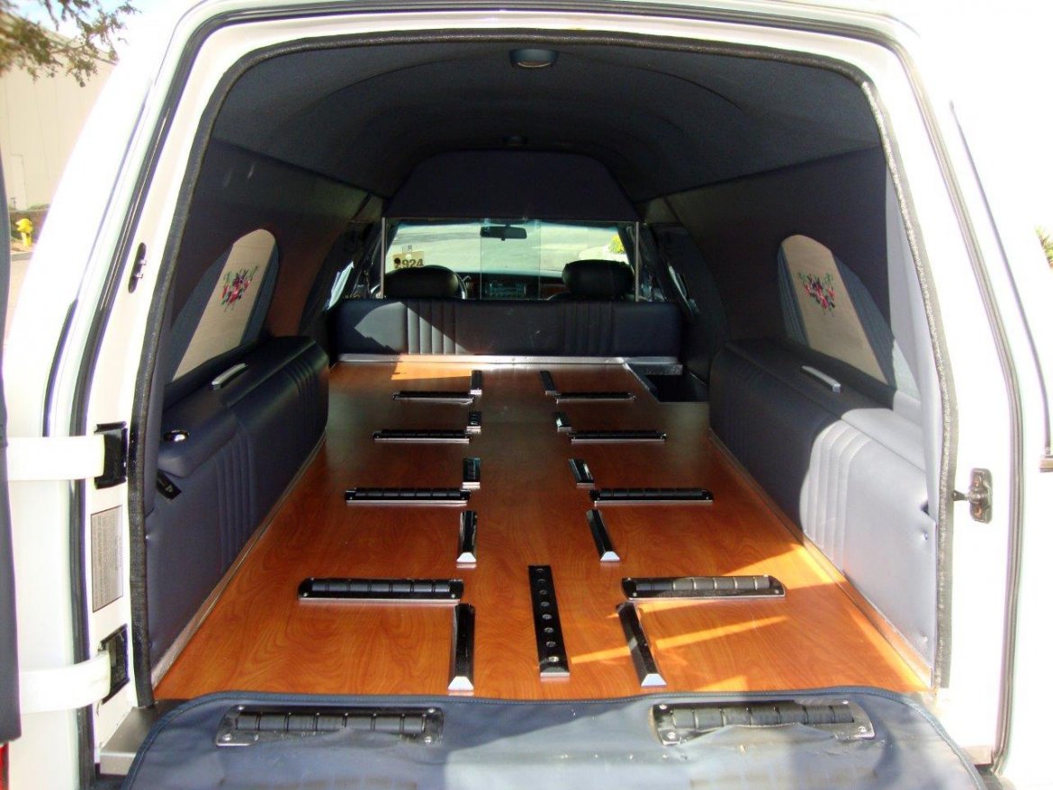 Photo of Funeral for sale: 2001 Lincoln Town Car by Miller Meteor