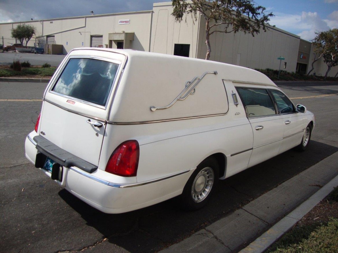 Photo of Funeral for sale: 2001 Lincoln Town Car by Miller Meteor