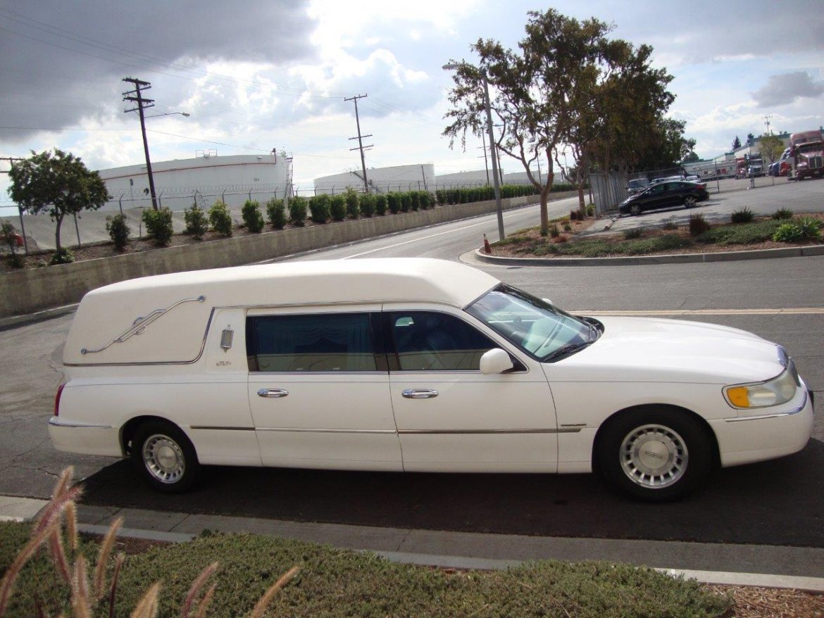 Photo of Funeral for sale: 2001 Lincoln Town Car by Miller Meteor