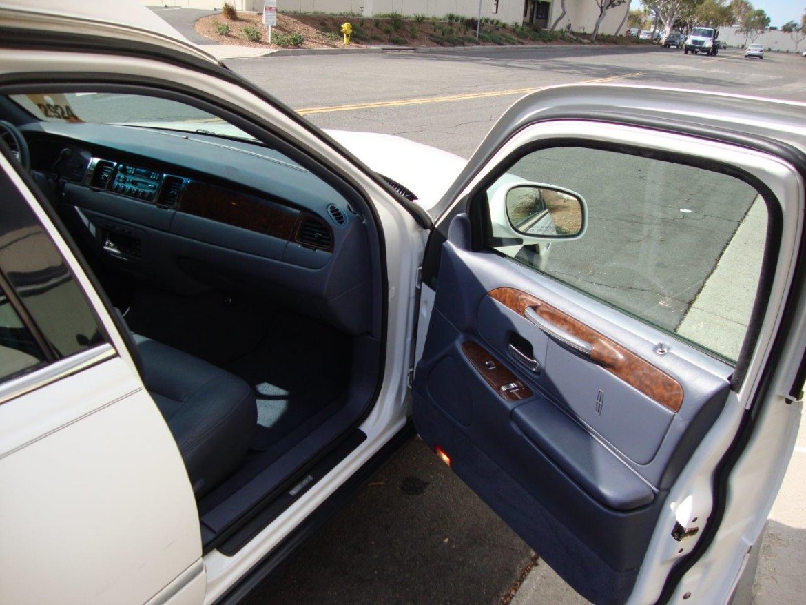 Photo of Funeral for sale: 2001 Lincoln Town Car by Miller Meteor