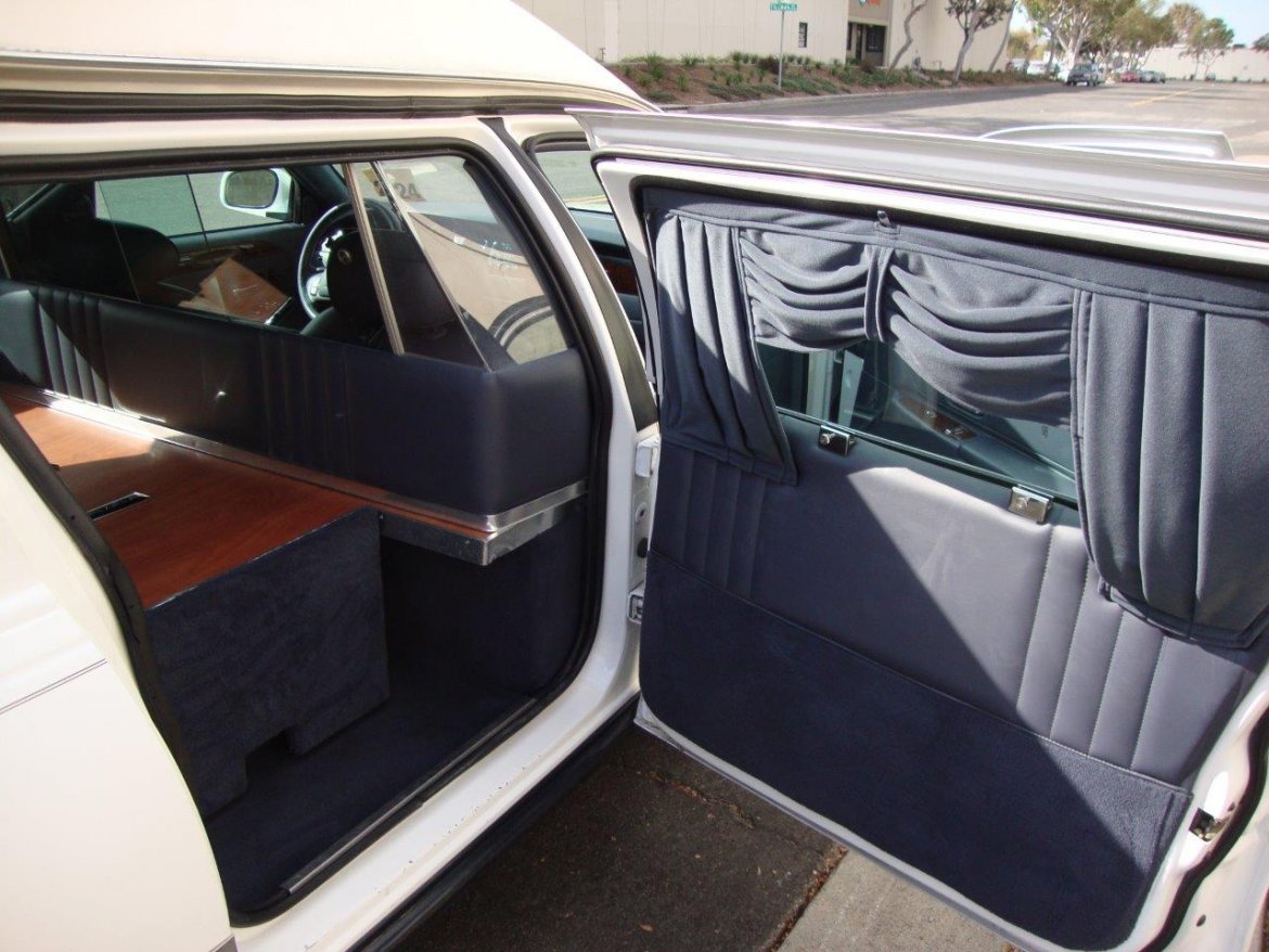 Photo of Funeral for sale: 2001 Lincoln Town Car by Miller Meteor