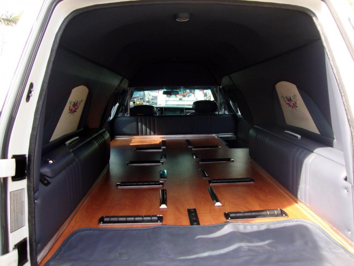 Photo of Funeral for sale: 2001 Lincoln Town Car by Miller Meteor