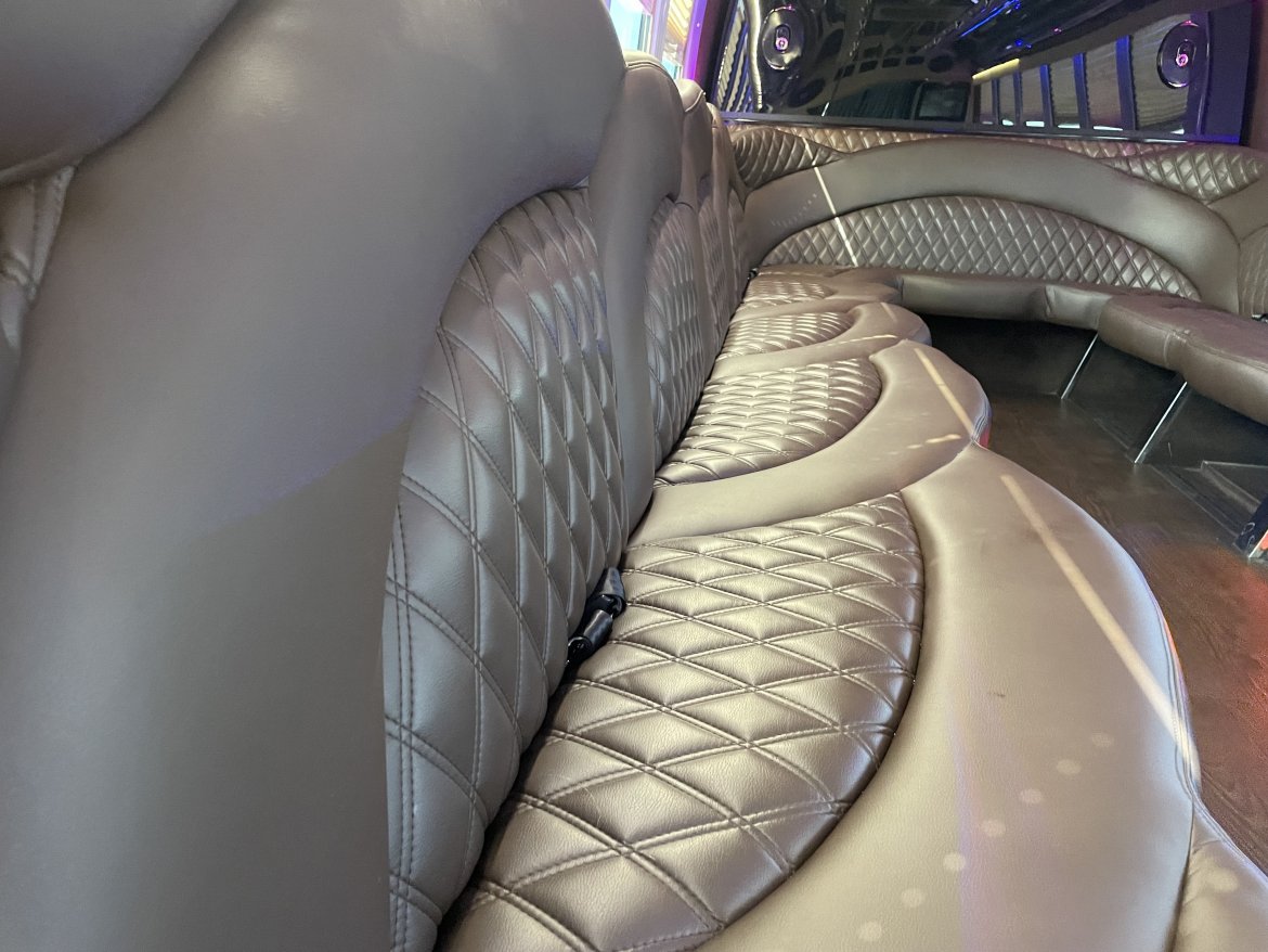 Limo Bus for Sale in Chicago, IL - Photo 13