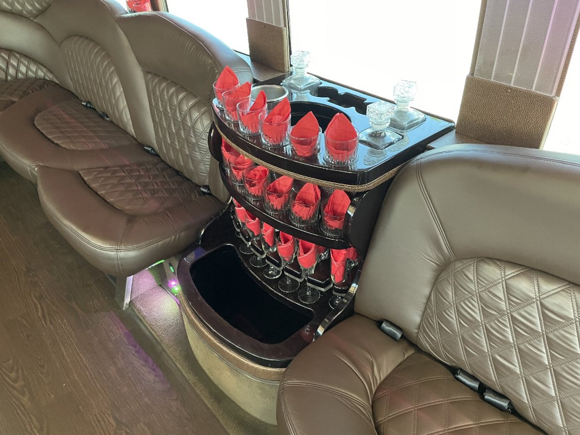 Limo Bus for Sale in Chicago, IL - Photo 16
