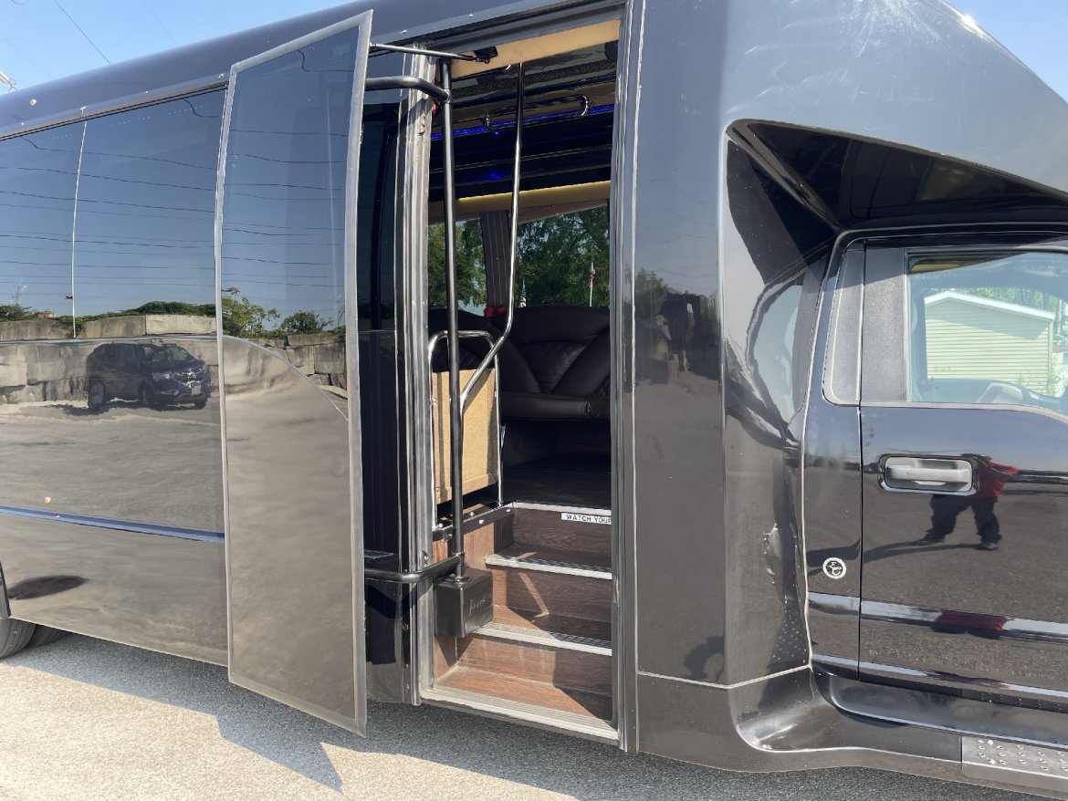 Limo Bus for Sale in Chicago, IL - Photo 7