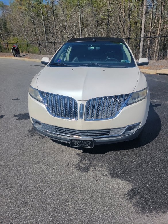 2013 Lincoln MKX limousine built by Pinnacle