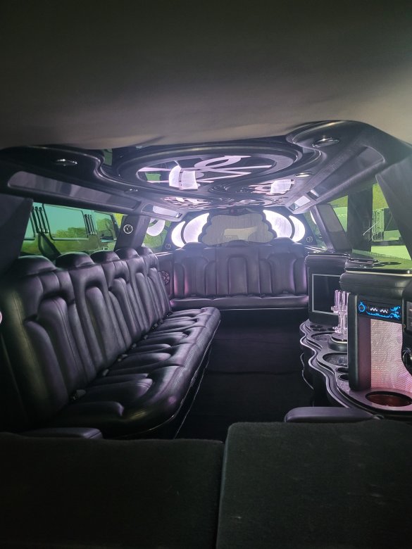 2013 Lincoln MKX limousine built by Pinnacle