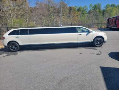 2013 Lincoln MKX limousine built by Pinnacle