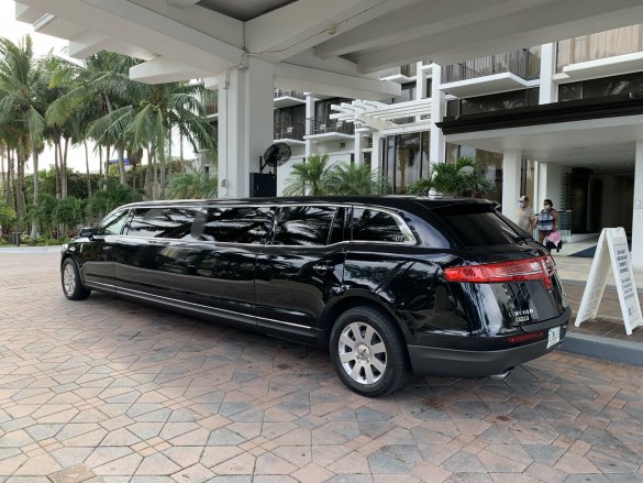 2016 Royale Lincoln MKT Limousine