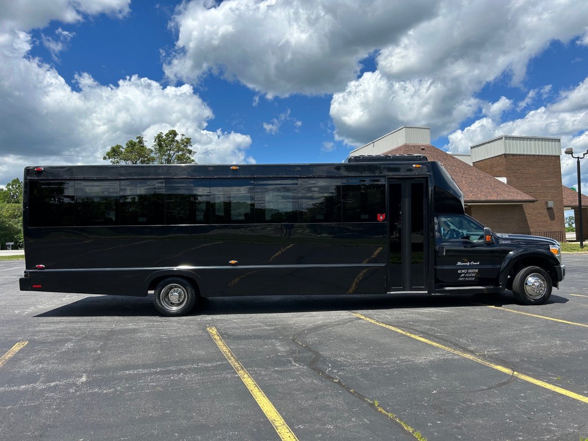 Executive Shuttle for Sale in Steubenville, OH - Photo 2