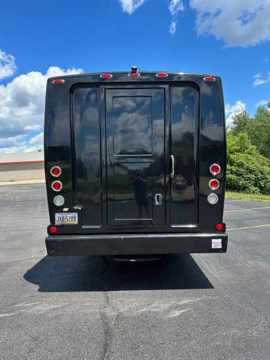 2013 Tiffany Coachworks Ford F550 Executive Shuttle