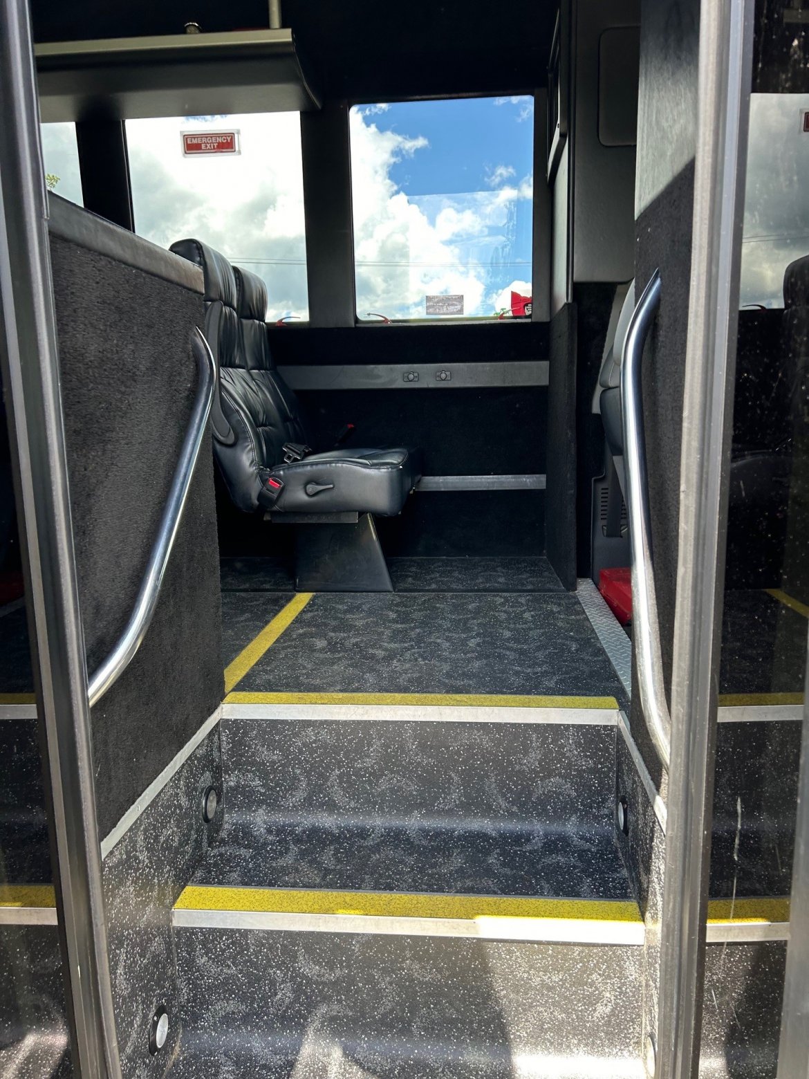 Executive Shuttle for Sale in Steubenville, OH - Photo 7