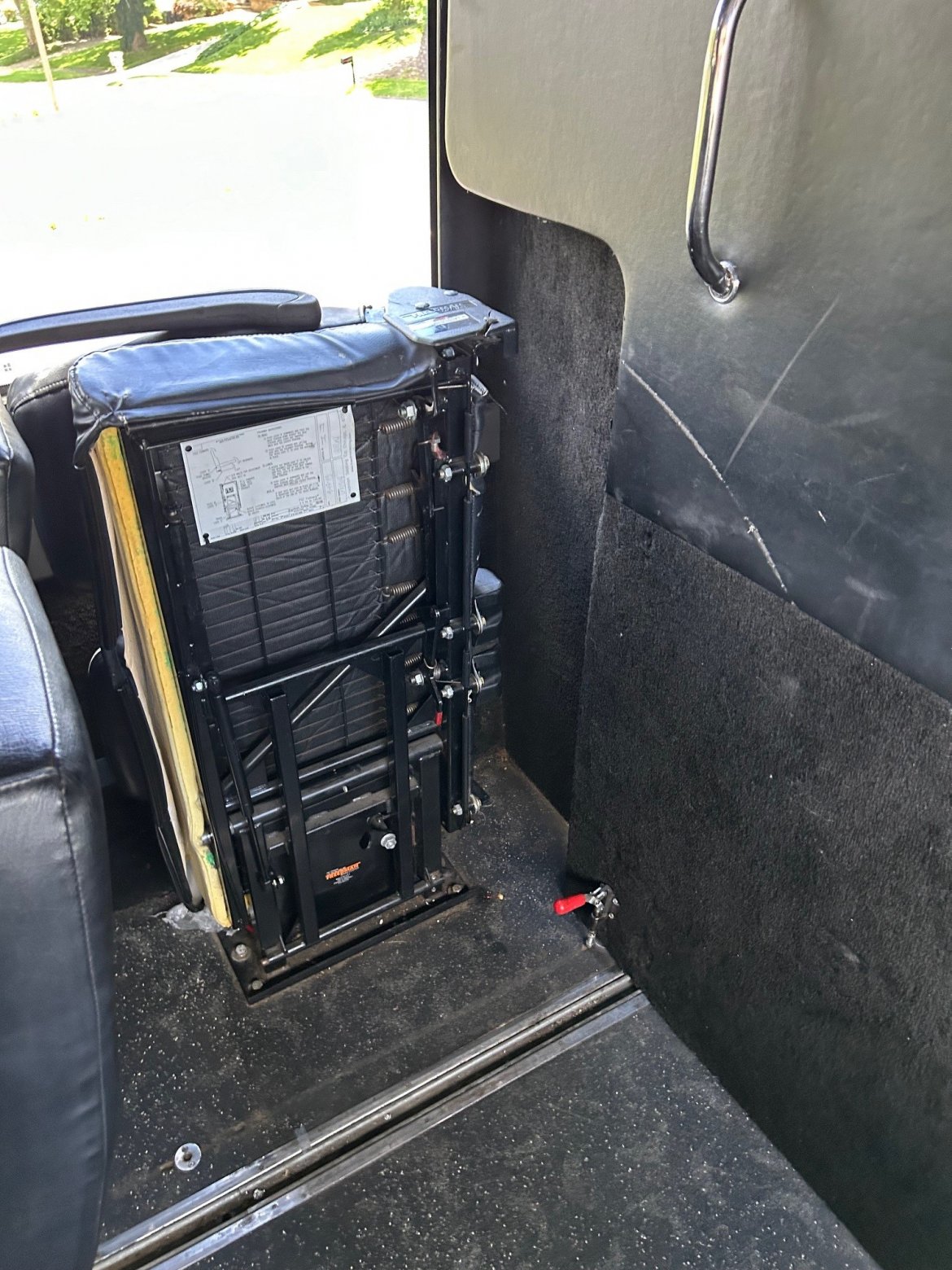 Executive Shuttle for Sale in Steubenville, OH - Photo 10