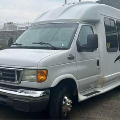 2005 Turtle Top Ford E350 Limo Bus