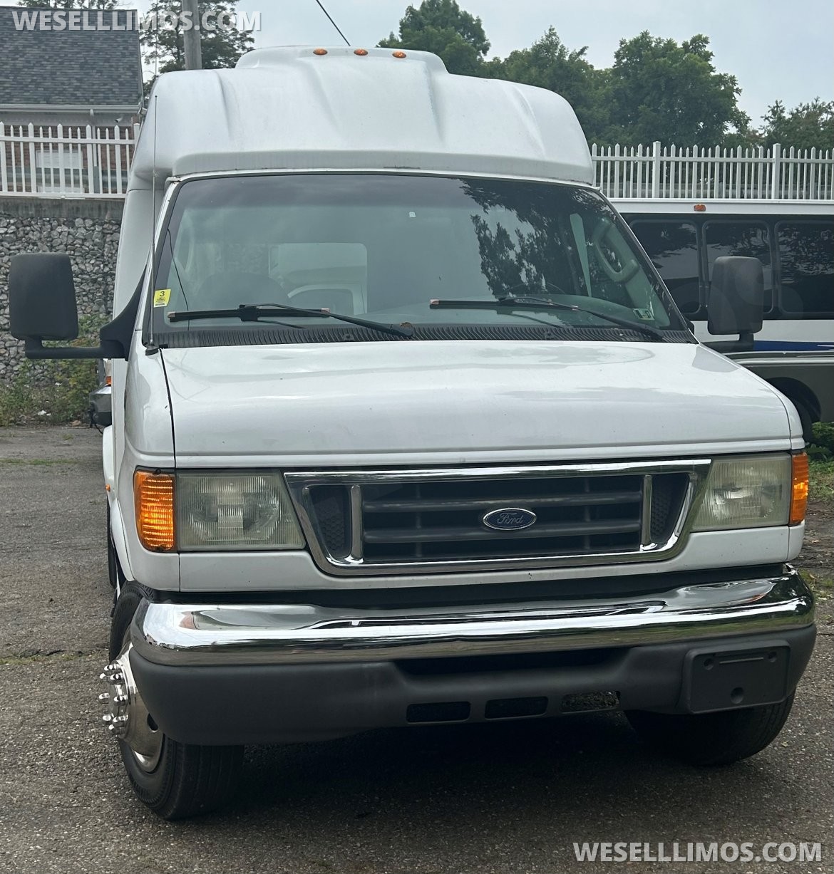 2005 Turtle Top Ford E350 Limo Bus - Photo 3