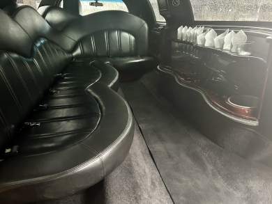 2011 Executive Lincoln 10-Passenger Stretch Limousine Limousine