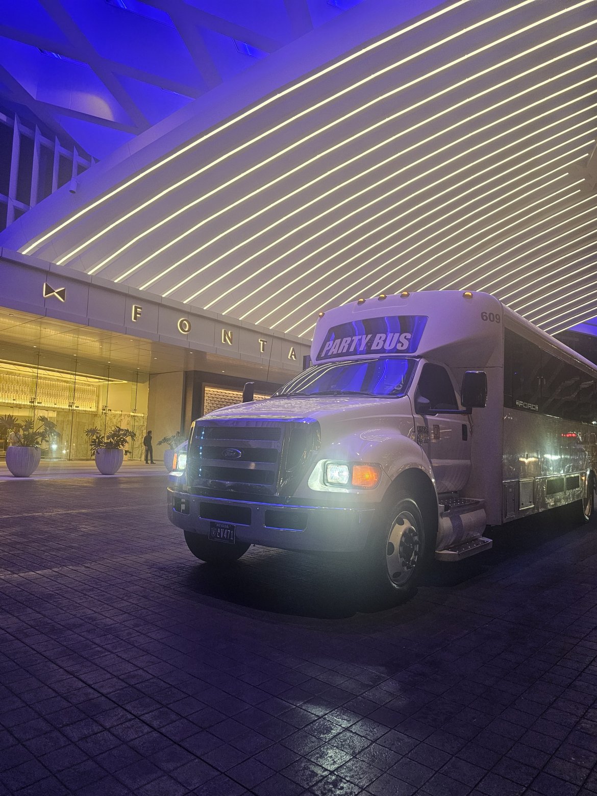 2012 Glaval Ford F650 superduty  Limo Bus - Photo 3