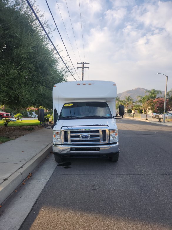 2017 Ford E450 Limo Bus