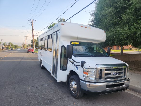 2017 Ford E450 Limo Bus