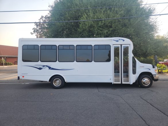 2017 Ford E450 Limo Bus