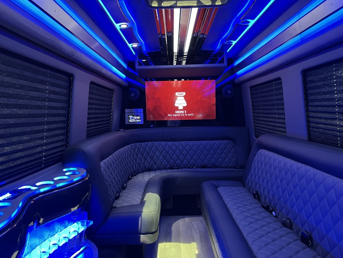 2022 SPV Mercedes-Benz Sprinter 3500 170 Ext Sprinter - Photo 2