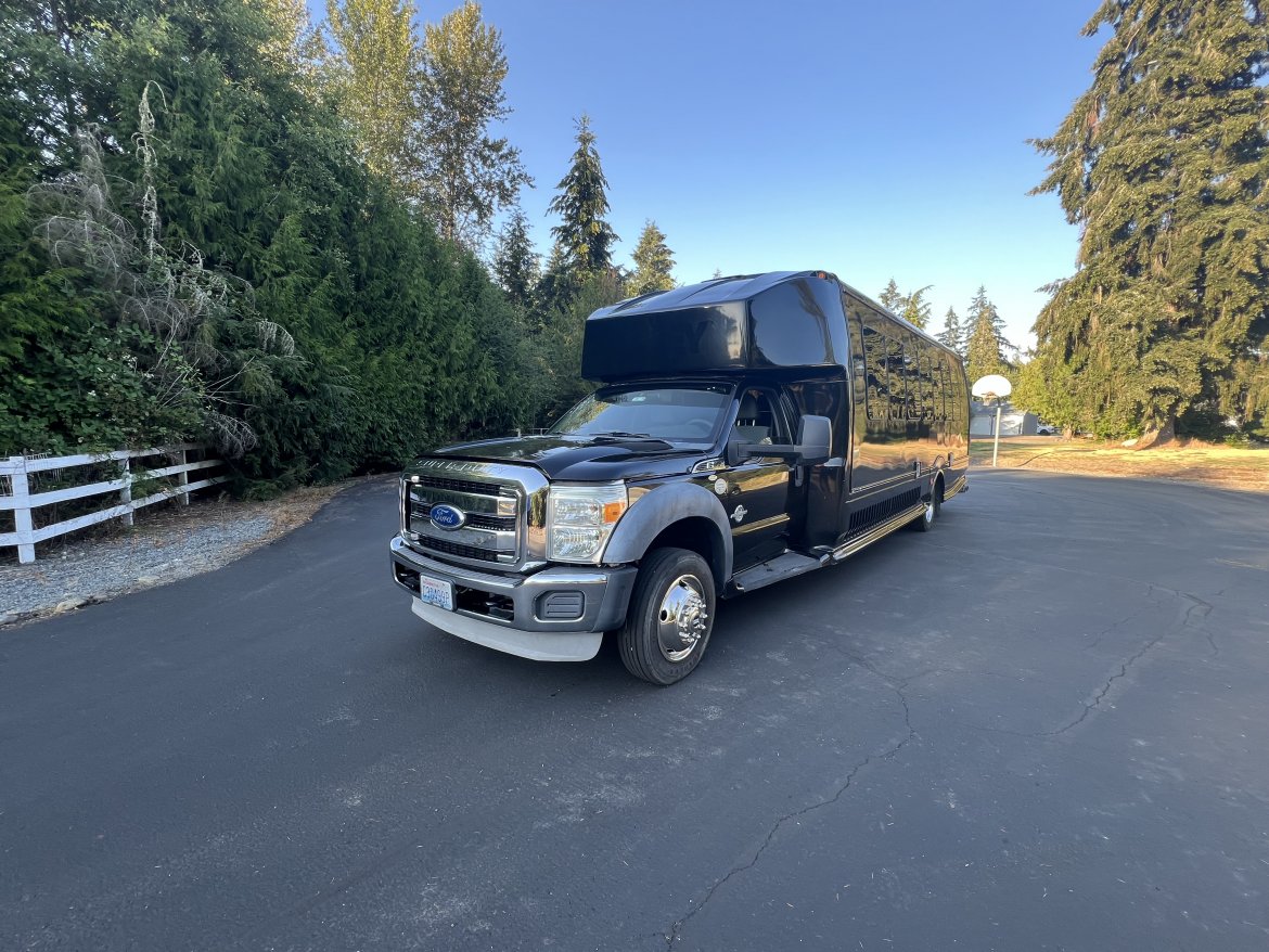 2012 Odyssey turtle top Ford F550 Executive Shuttle - Photo 2