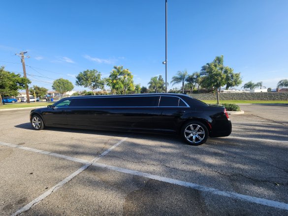 2018 SPV Chrysler 300 Limousine