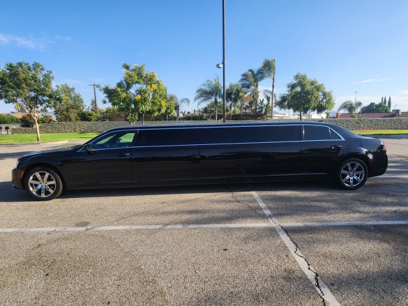 2018 SPV Chrysler 300 Limousine