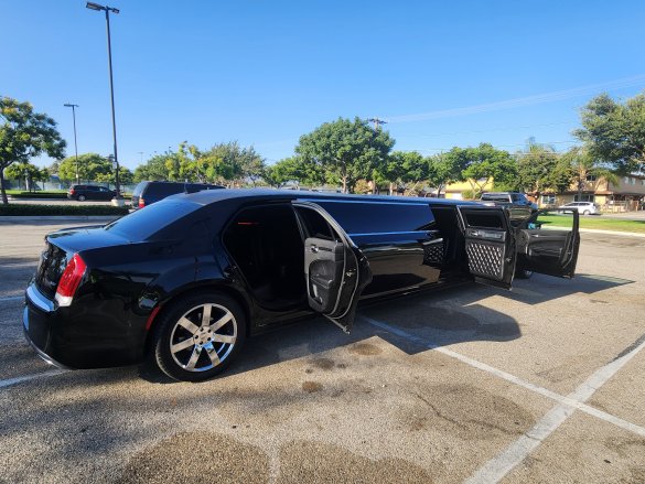 2018 SPV Chrysler 300 Limousine