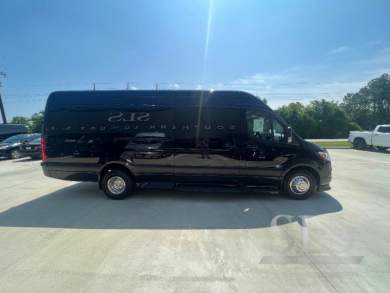 2025 Professional Series Premier 14 Passenger #13843