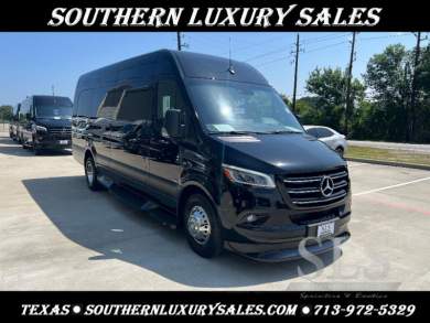 2025 Professional Series Premier 14 Passenger #13843