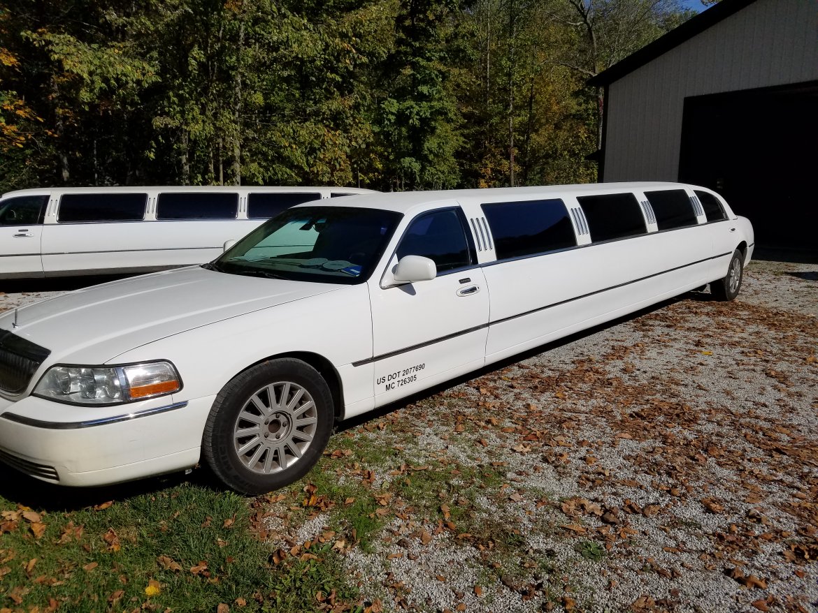 Limousine for sale: 2003 Lincoln Limousine 180&quot;