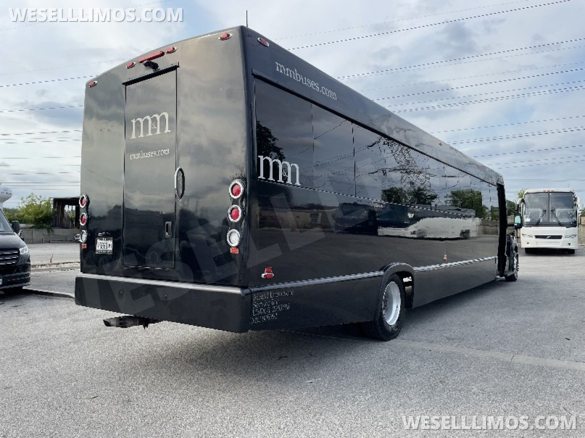 Limo Bus for Sale in Chicago, IL - Photo 3