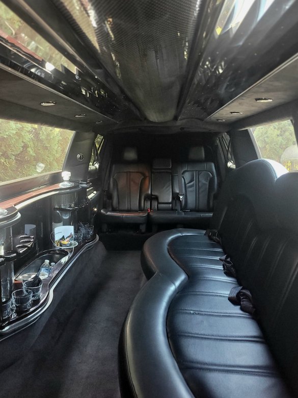 2014 Executive Coach Lincoln MKT Limousine 5th Door