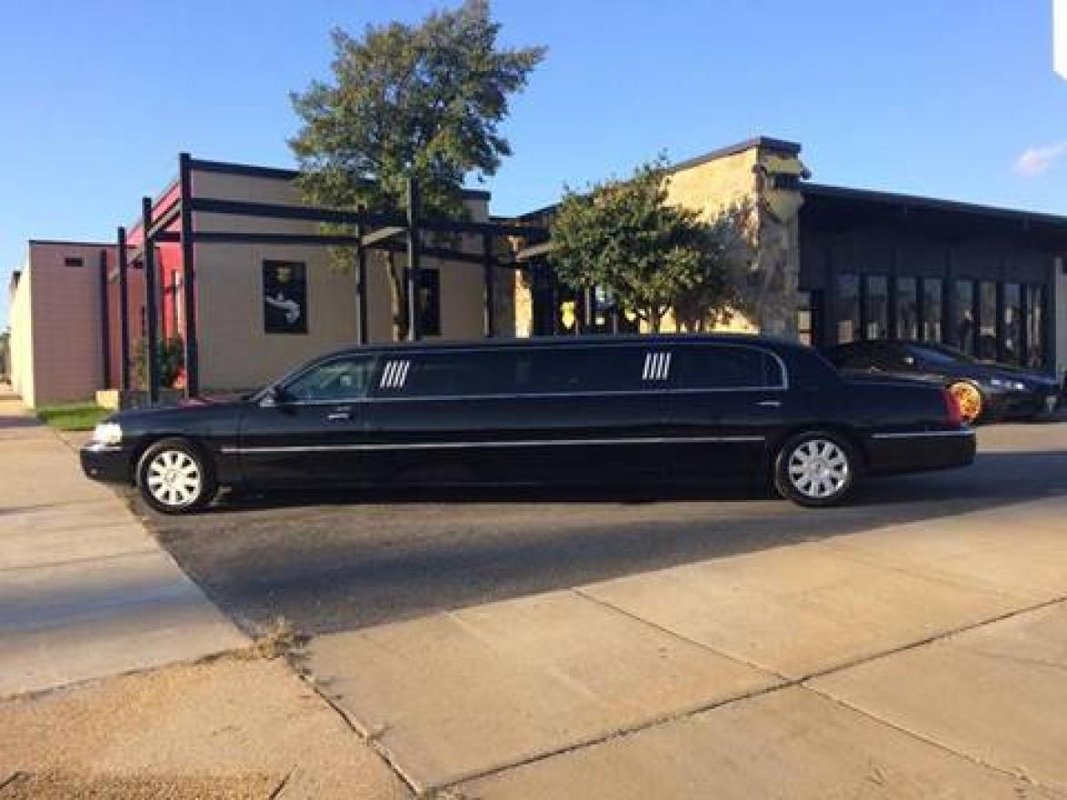 Photo of Limousine for sale: 2006 Lincoln Town Car 100" by Royale