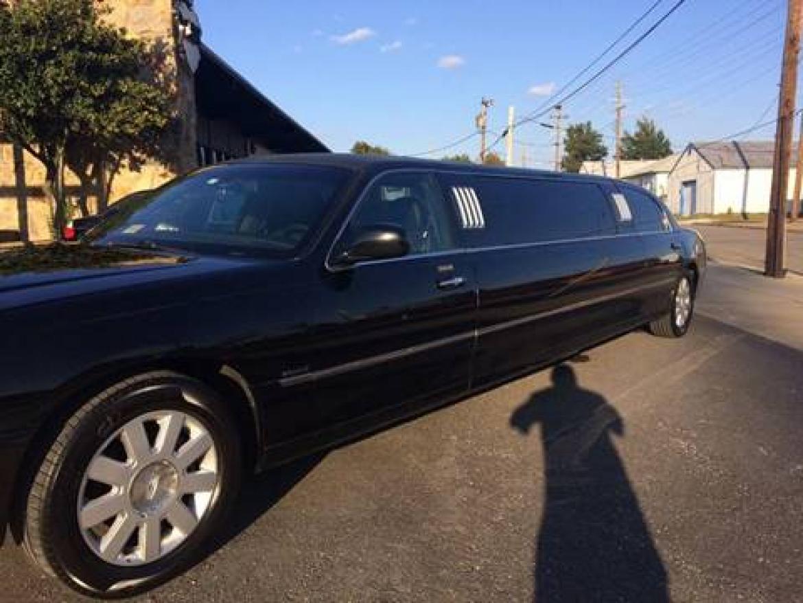 Photo of Limousine for sale: 2006 Lincoln Town Car 100" by Royale