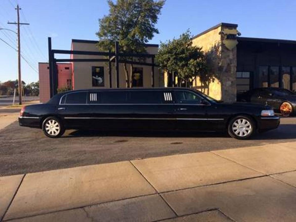 Photo of Limousine for sale: 2006 Lincoln Town Car 100" by Royale