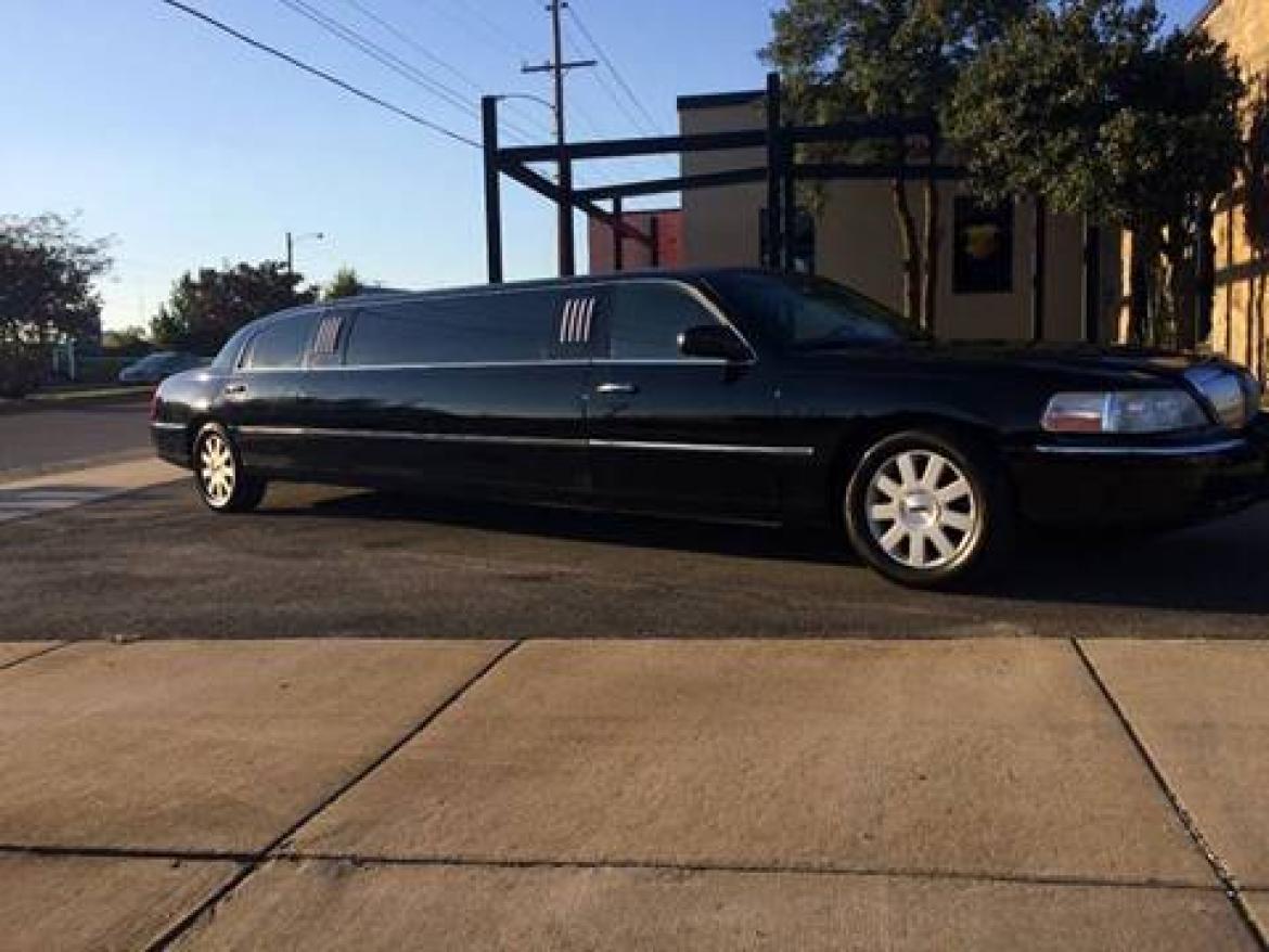 Photo of Limousine for sale: 2006 Lincoln Town Car 100" by Royale