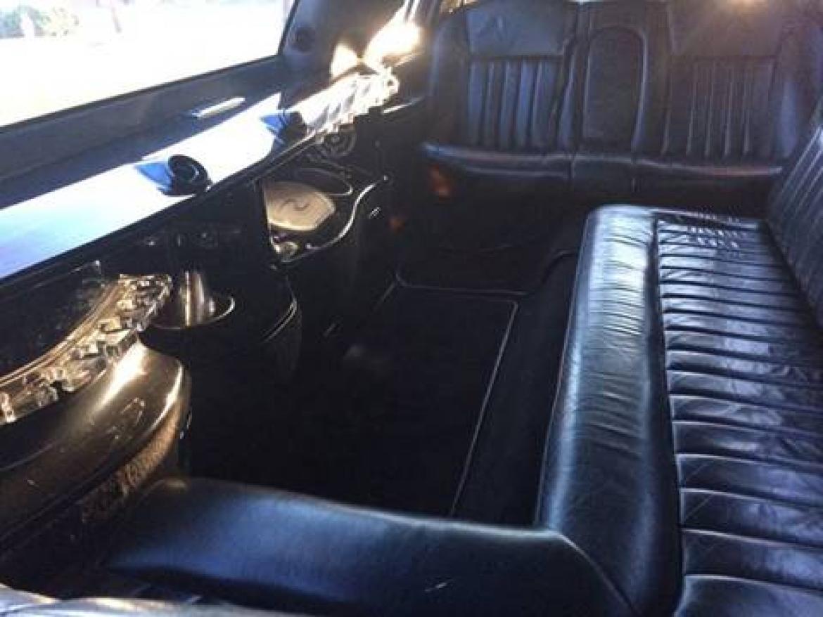 Photo of Limousine for sale: 2006 Lincoln Town Car 100" by Royale