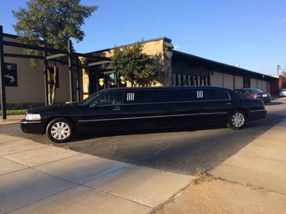 Photo of Limousine for sale: 2006 Lincoln Town Car 100" by Royale
