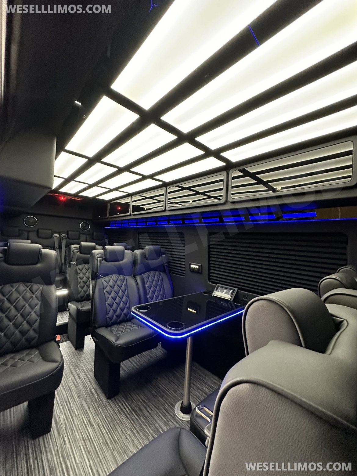 2025 Shuttle Mercedes-Benz Sprinter - Photo 2