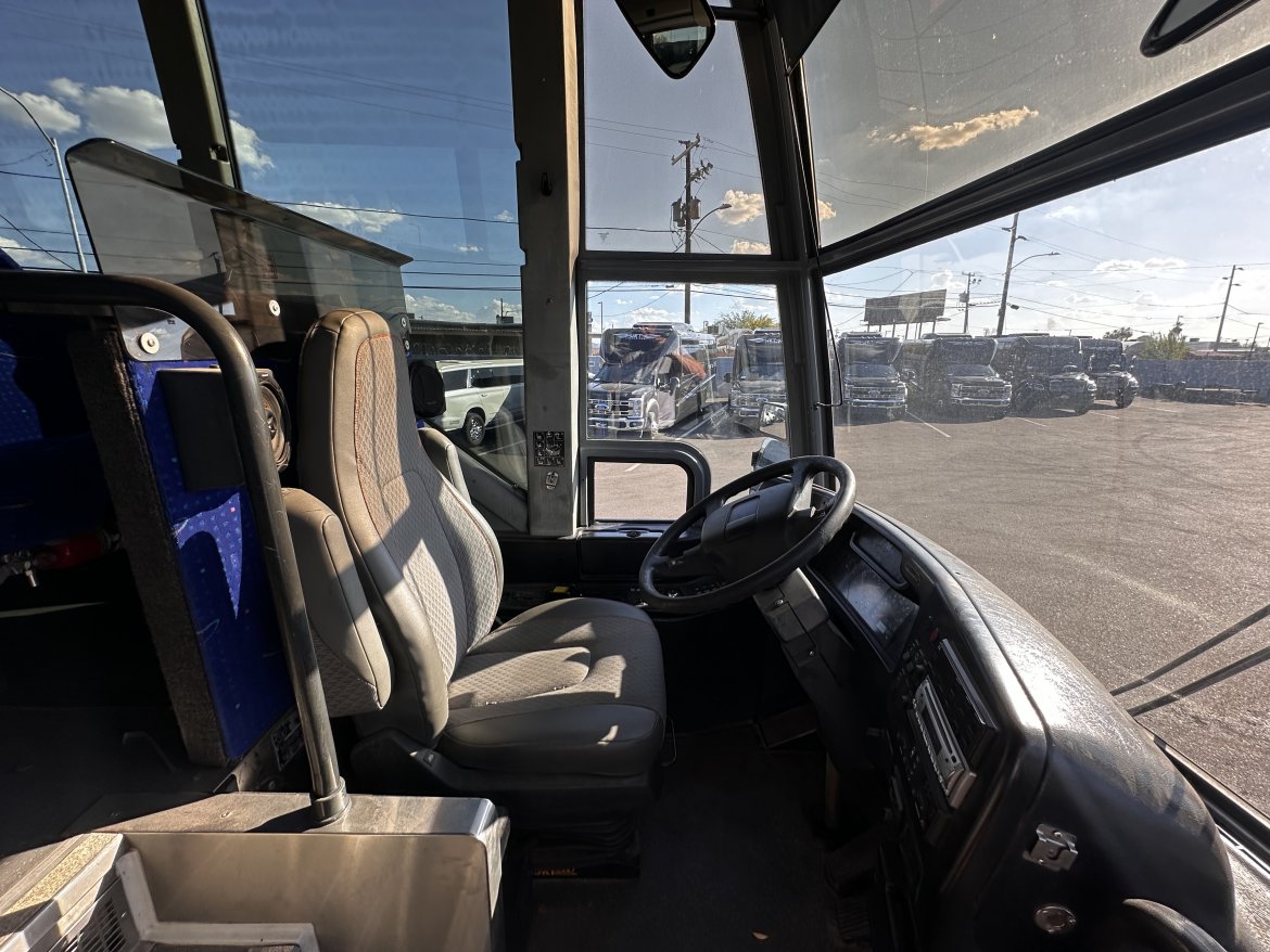 Motorcoach for Sale in Phoenxi, AZ - Photo 7